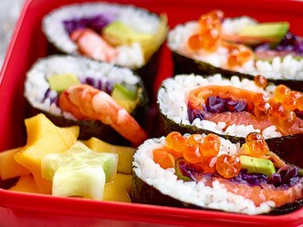 Onigirazu (sandwich sushi) et soupe de fraises