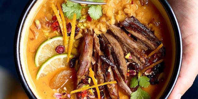 Stoofpot van fazant en dahl van linzen