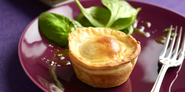 Pasteitjes met baba ganoush en rode paprika