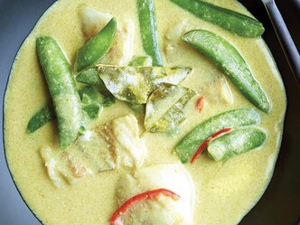 Thaise curry met vis en suikererwten