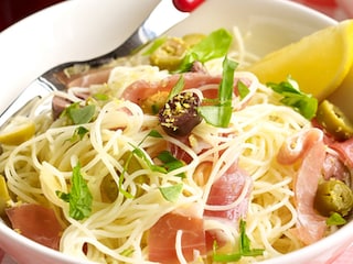 Cappellini met citroen, Bayonneham en olijven