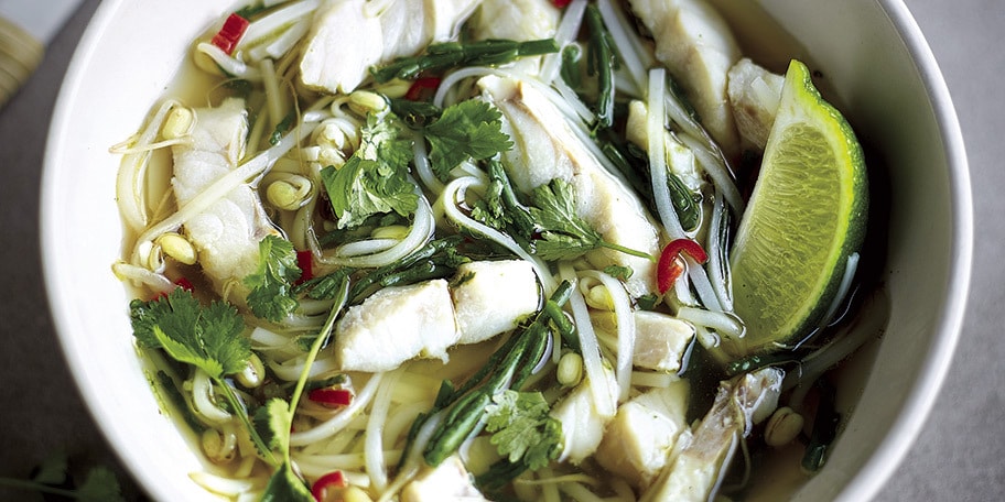 Geparfumeerde bouillon met roodbaars en zeekraal