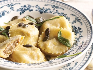 Ravioli met witte pens en geroosterde pompoenpitten