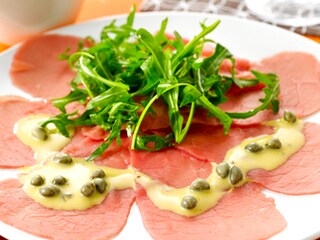 Carpaccio, sauce aux câpres