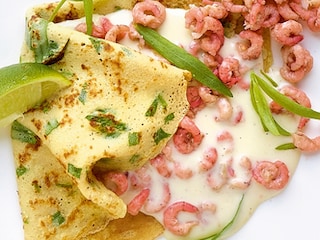 Pannenkoek met kaassaus en grijze garnalen