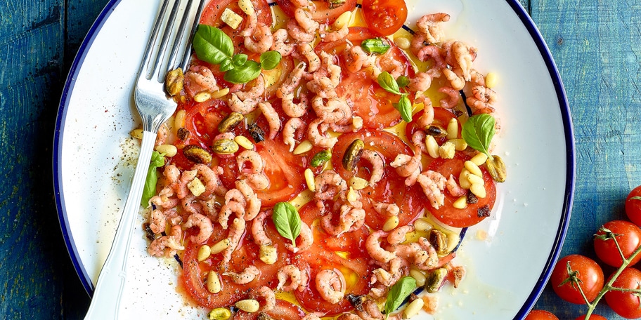 Carpaccio van tomaat met grijze garnalen