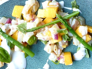 Ceviche van zeebaars met mango en verse kruiden