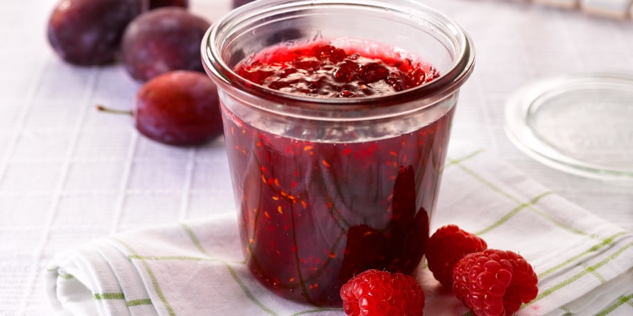 Confiture de prunes bleues aux framboises et aux épices