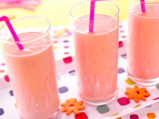 Milkshake met grenadine en rode vruchten