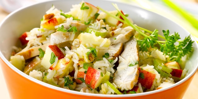 Salade de riz au poulet et aux pommes