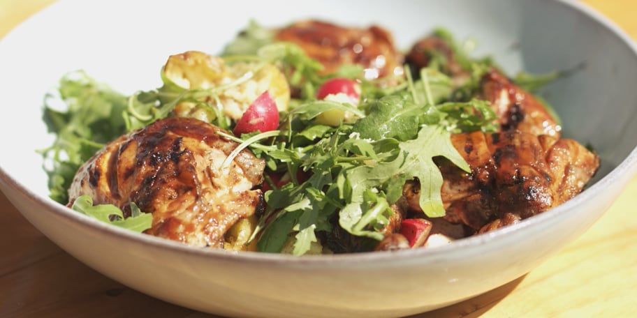 Poulet grillé au barbecue et salade de pommes de terre