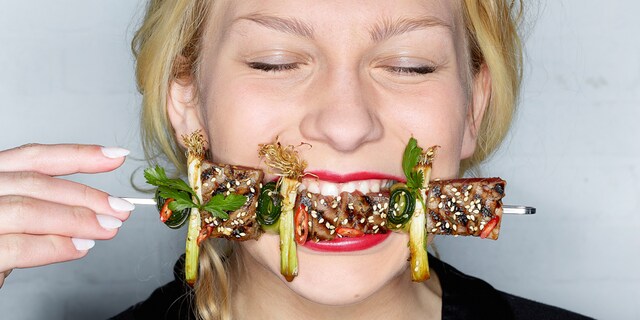 Brochettes van tonijn met sojaglazuur