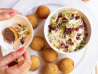 Croquettes de pigeon à la truffe et salade de chou