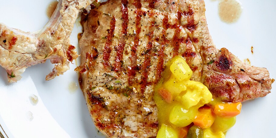 Côtelettes de porc avec pickles maison