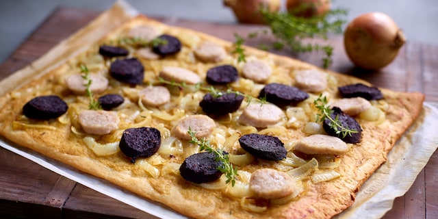 Tarte fine aux oignons et au boudin