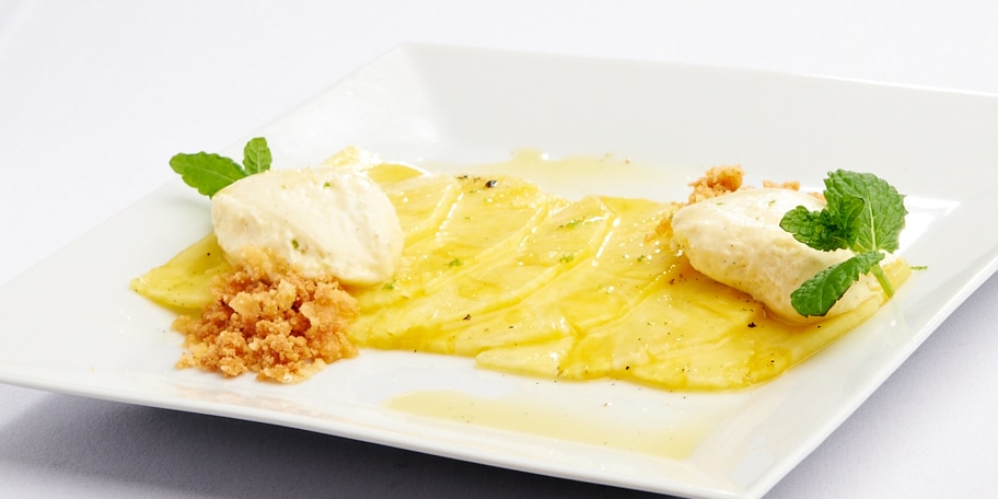 Ananas, witte chocolade en passievrucht
