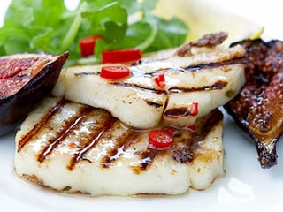 Salade d'halloumi et figues grillées