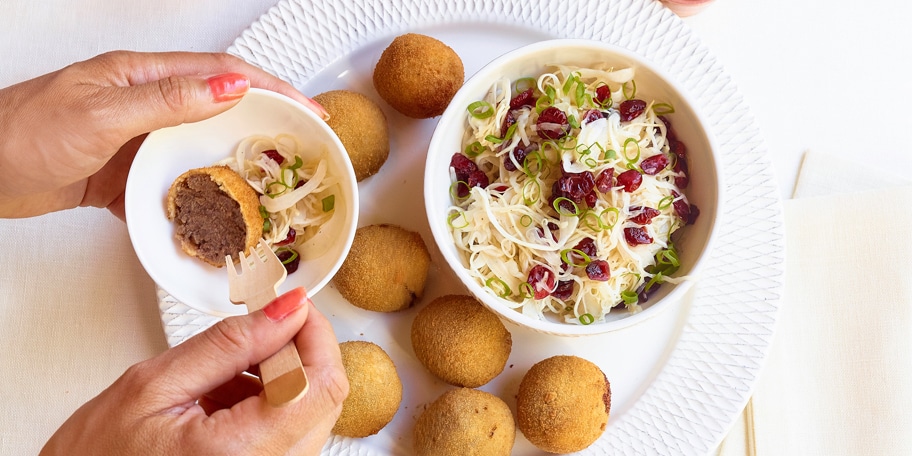 Kroketjes van duif met truffel en koolsla