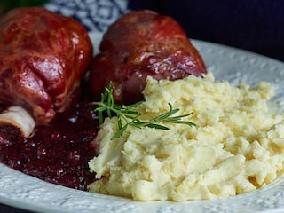 Jambonneau aux airelles, purée et sauce au cognac