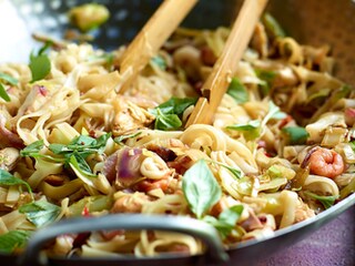 Thaise noedels met zeevruchten