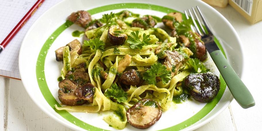 Pasta met paddenstoelen en rucolaolie