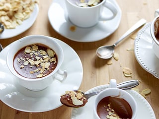 Panna cotta au thé rooibos, au chocolat et aux amandes