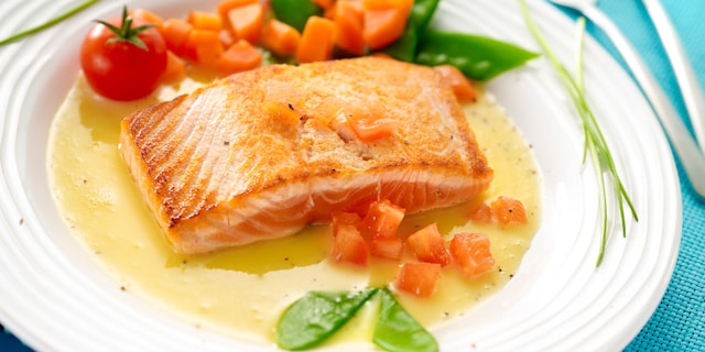 Zalmlapjes met groene botersaus