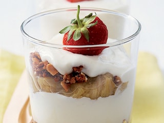 Compote van knapperige rabarber met yoghurt