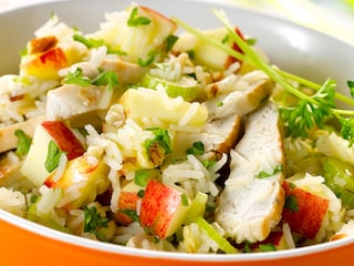 Salade de riz au poulet et aux pommes