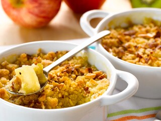 Crumble met appels, kiwi’s en amandelen