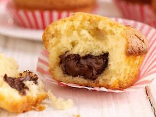 Muffins met chocopasta en amandelen