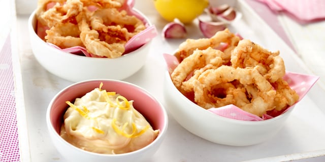 Calamars frits et mayonnaise à l’ail