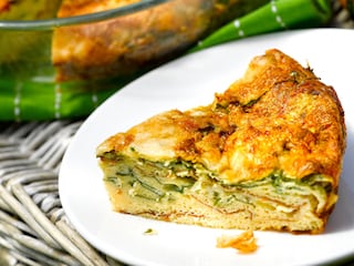 Frittata met aubergines, tomaten en zalm