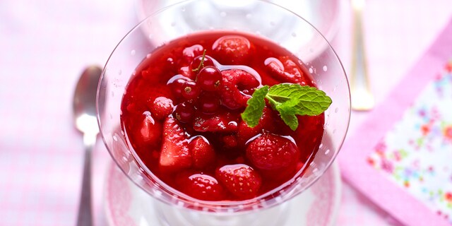 Fraises et framboises au muscat de Samos et aux épices