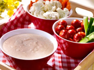 Pootjebaden in mayo-ketchupsaus voor rauwkost