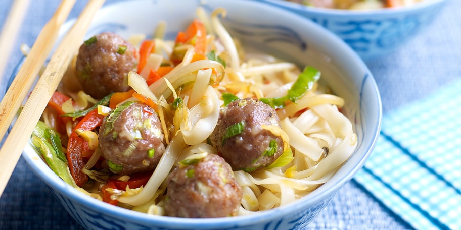 Nouilles sautées aux boulettes piquantes