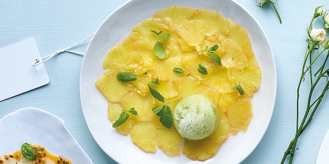 Carpaccio d'ananas et sorbet de citron vert et menthe