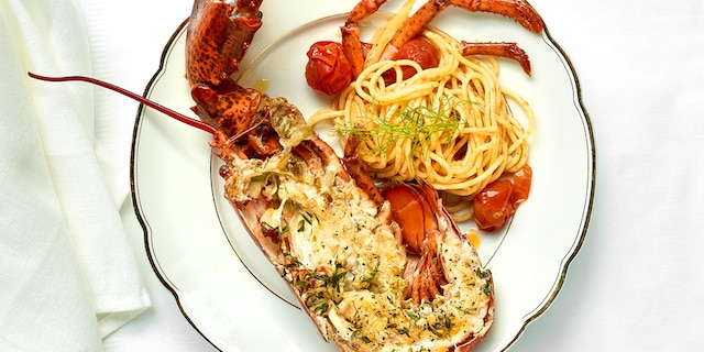 Homards grillés au vermouth et pâtes au fenouil