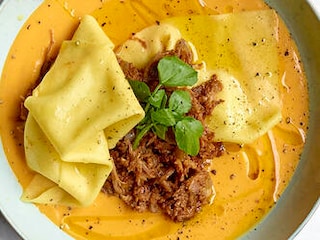 Open ravioli met pulled pork en zoete aardappelcrème