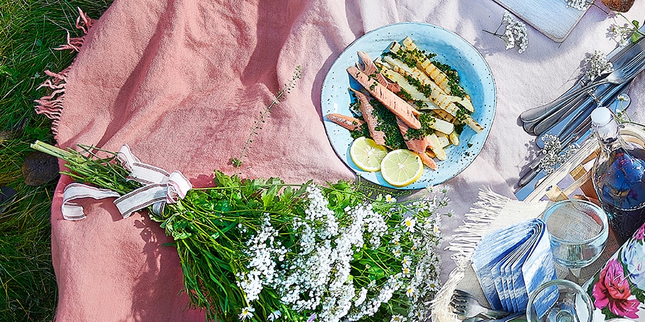 Gegrilde aspergesalade met gerookte forel