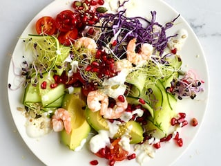 Salade de crudités aux crevettes, sauce au chèvre