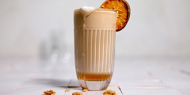 Latte macchiato met amandelen