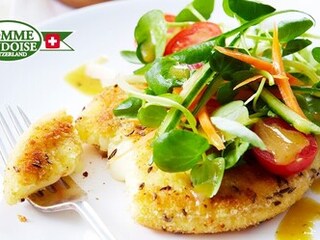 Gepaneerde Tomme Vaudoise met rauwkost