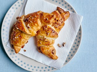 Croissants met honing en pecannoten