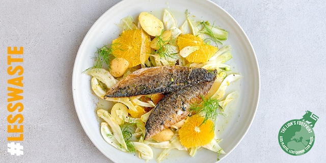 Gebakken makreelfilets, 'less waste' slaatje met venkel, krieltjes en citrusvruchten