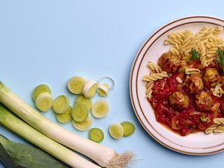 Groenteballetjes met tomatensaus en prei  