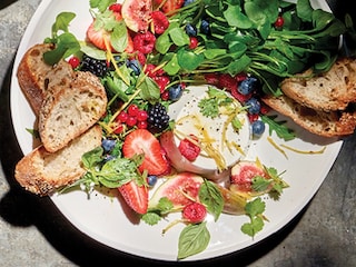 Zomerse fruitsla, ricotta met citroen en Szechuanpeper