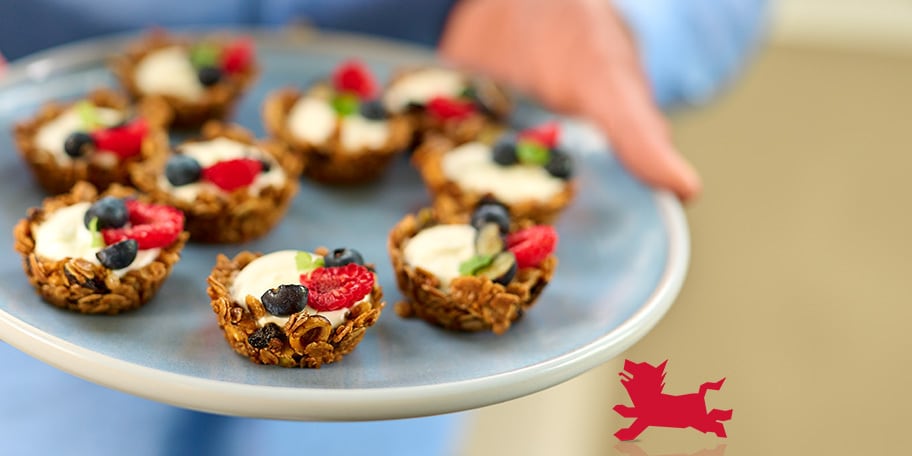 Granolacups met rood fruit