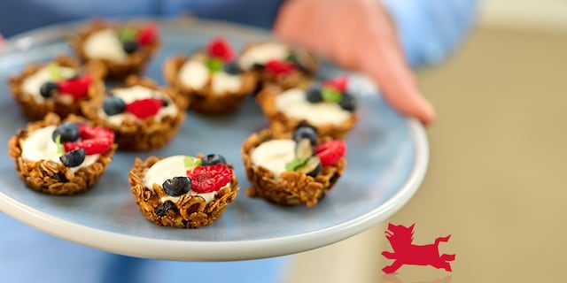 Granolacups met rood fruit