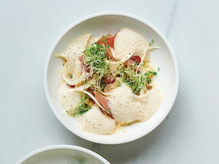 Salade d’asperges, jambon d’Ardenne et espuma de beurre blanc